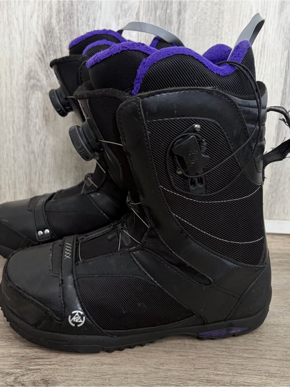 K2 Sapera Intuition women's snowboarding boots Size 9 black Purple
